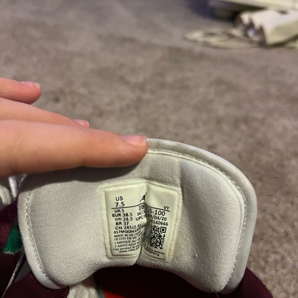 Air Jordan 1 Low SE Multi-Color Size 7.5 in Women’s(6 in Men’s) - Picture 5 of 5